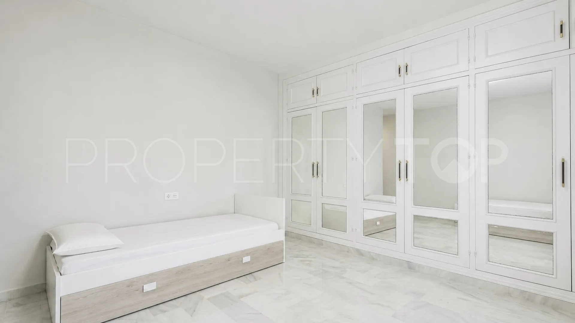 Town house for sale in Cancelada