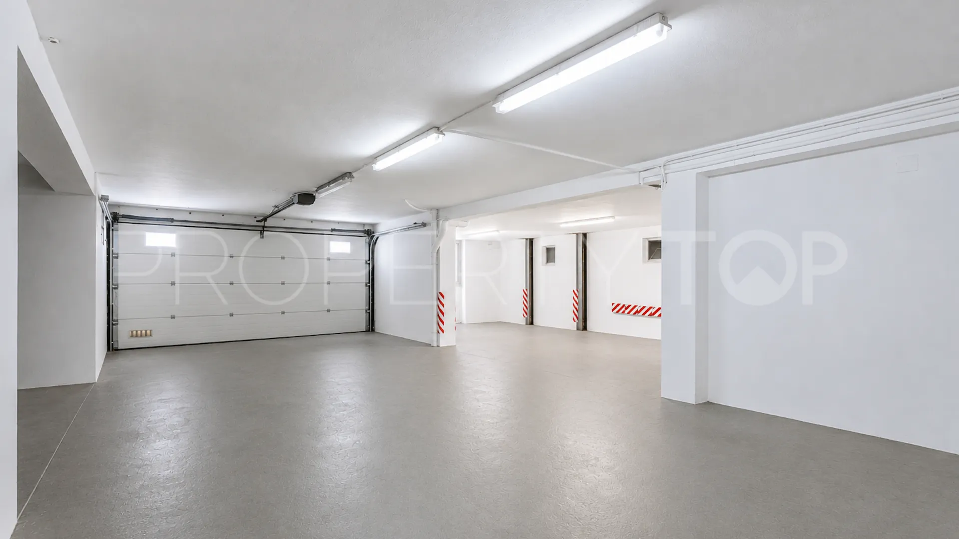 Se vende pareado en Nueva Andalucia de 9 dormitorios