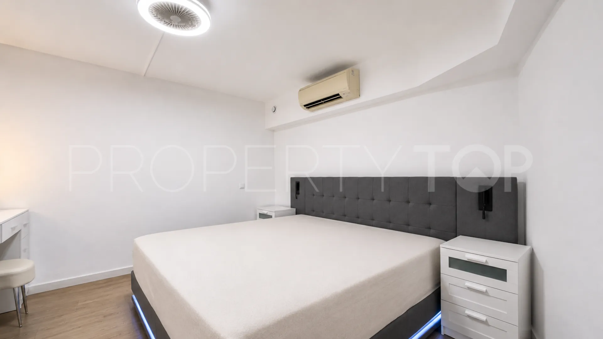 Se vende pareado en Nueva Andalucia de 9 dormitorios