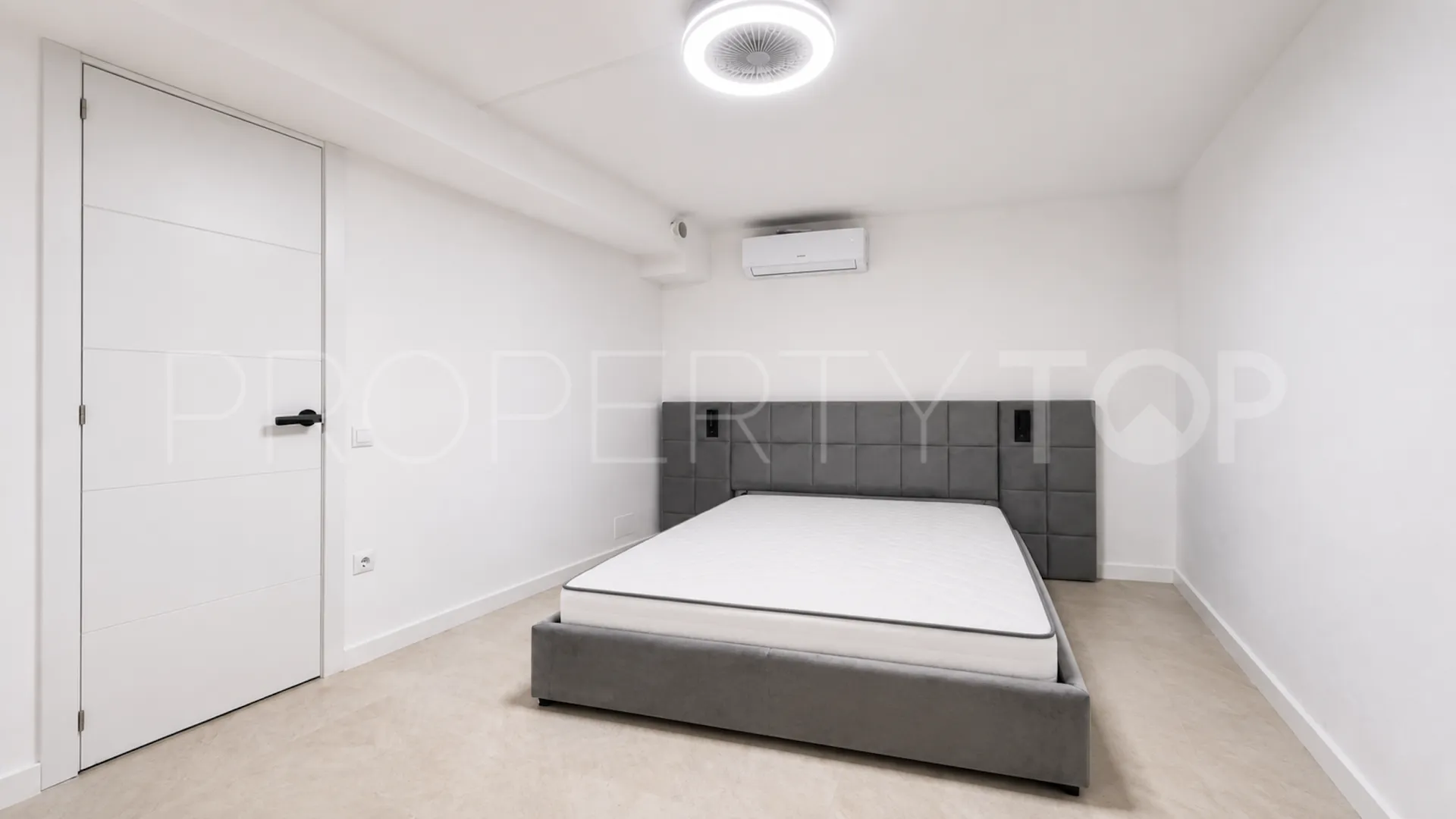 Se vende pareado en Nueva Andalucia de 9 dormitorios