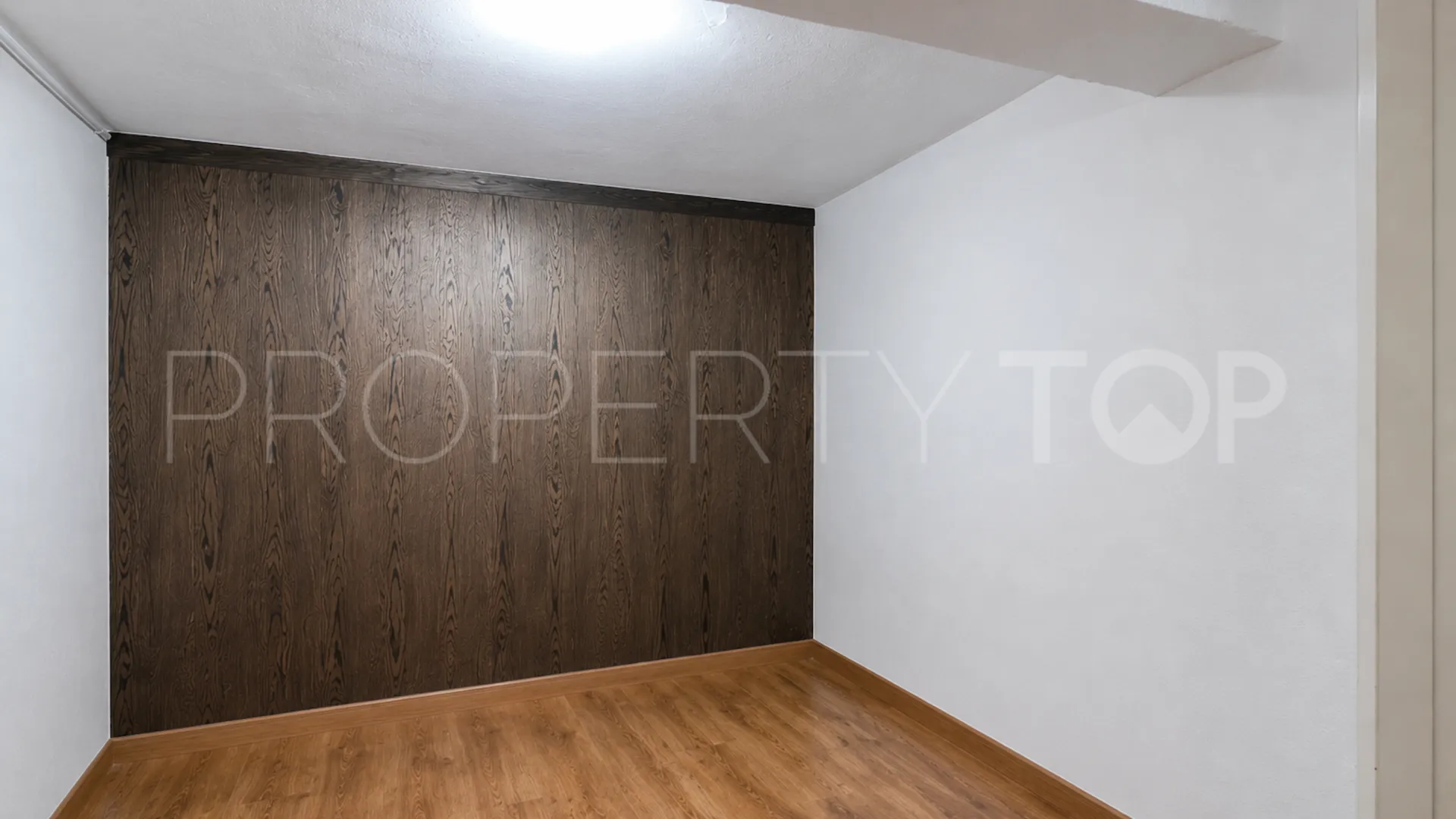 Se vende pareado en Nueva Andalucia de 9 dormitorios