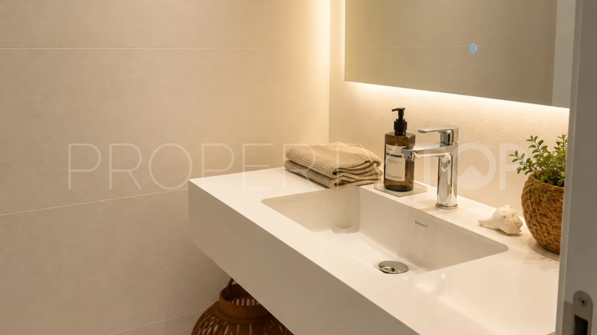 Apartamento planta baja en venta en Marbella Este
