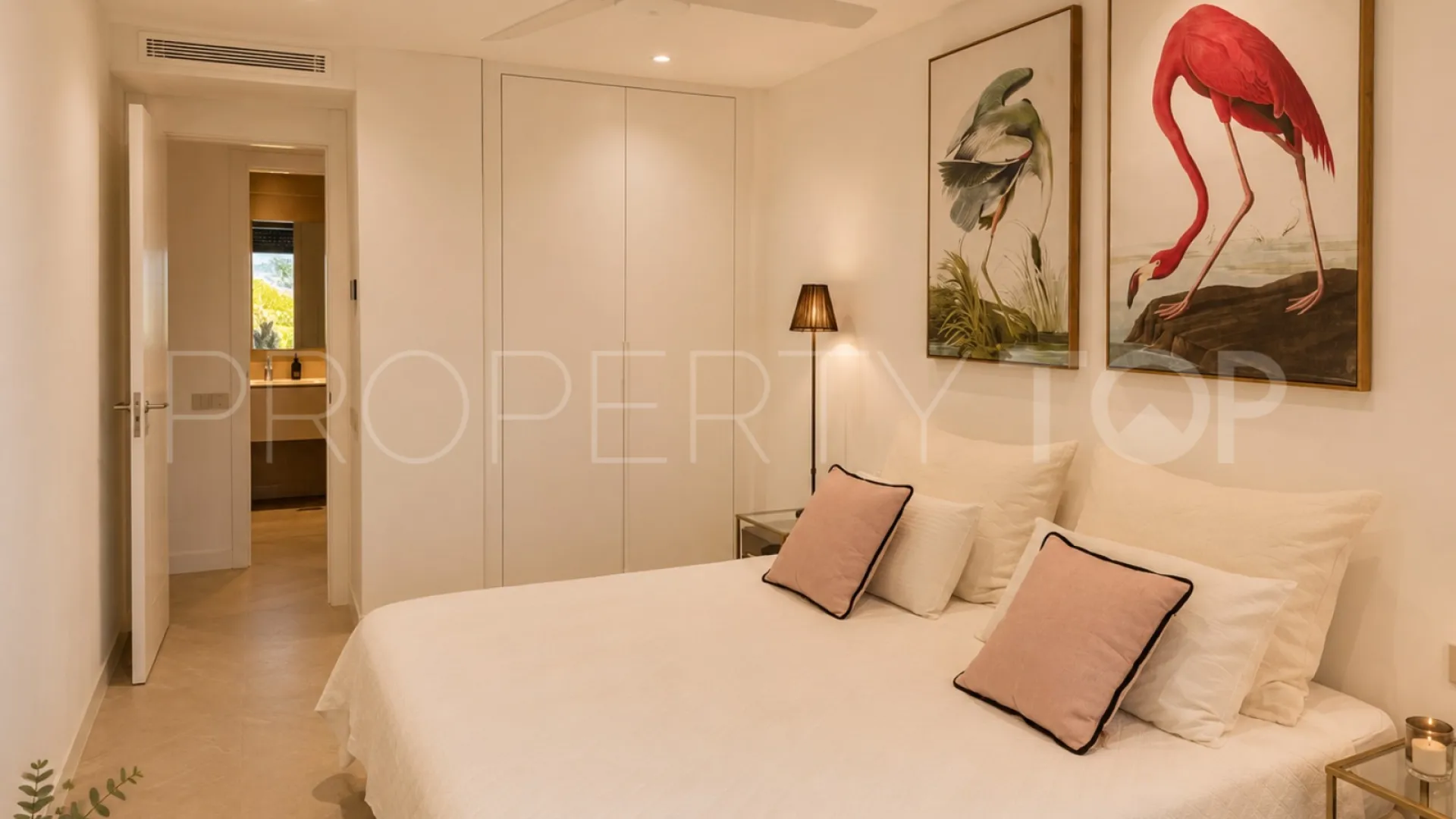 Apartamento planta baja en venta en Marbella Este