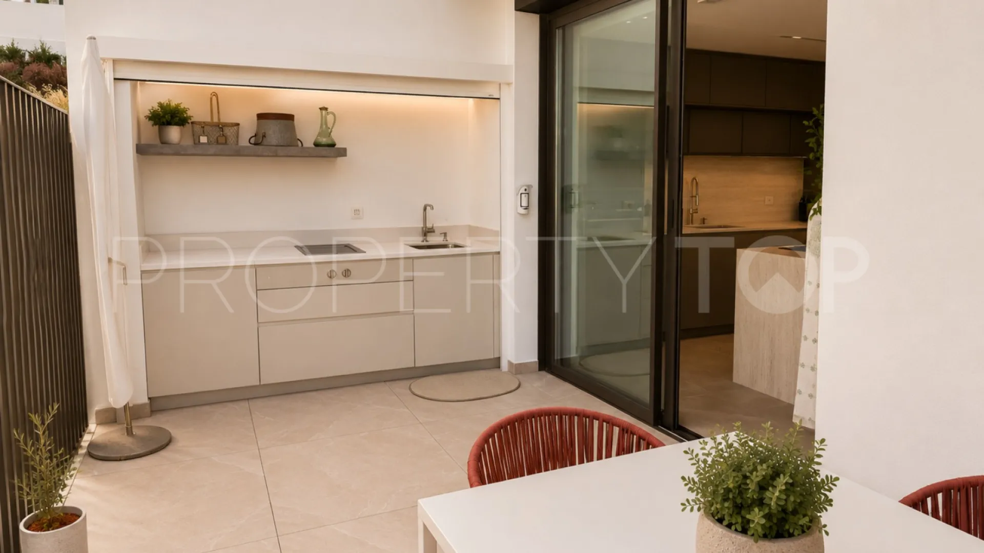 Apartamento planta baja en venta en Marbella Este