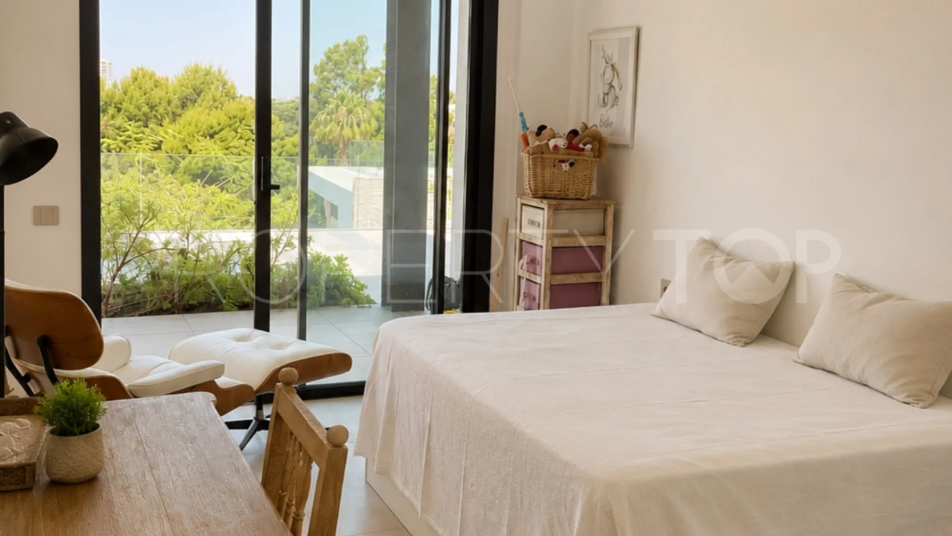 Apartamento planta baja en venta en Marbella Este