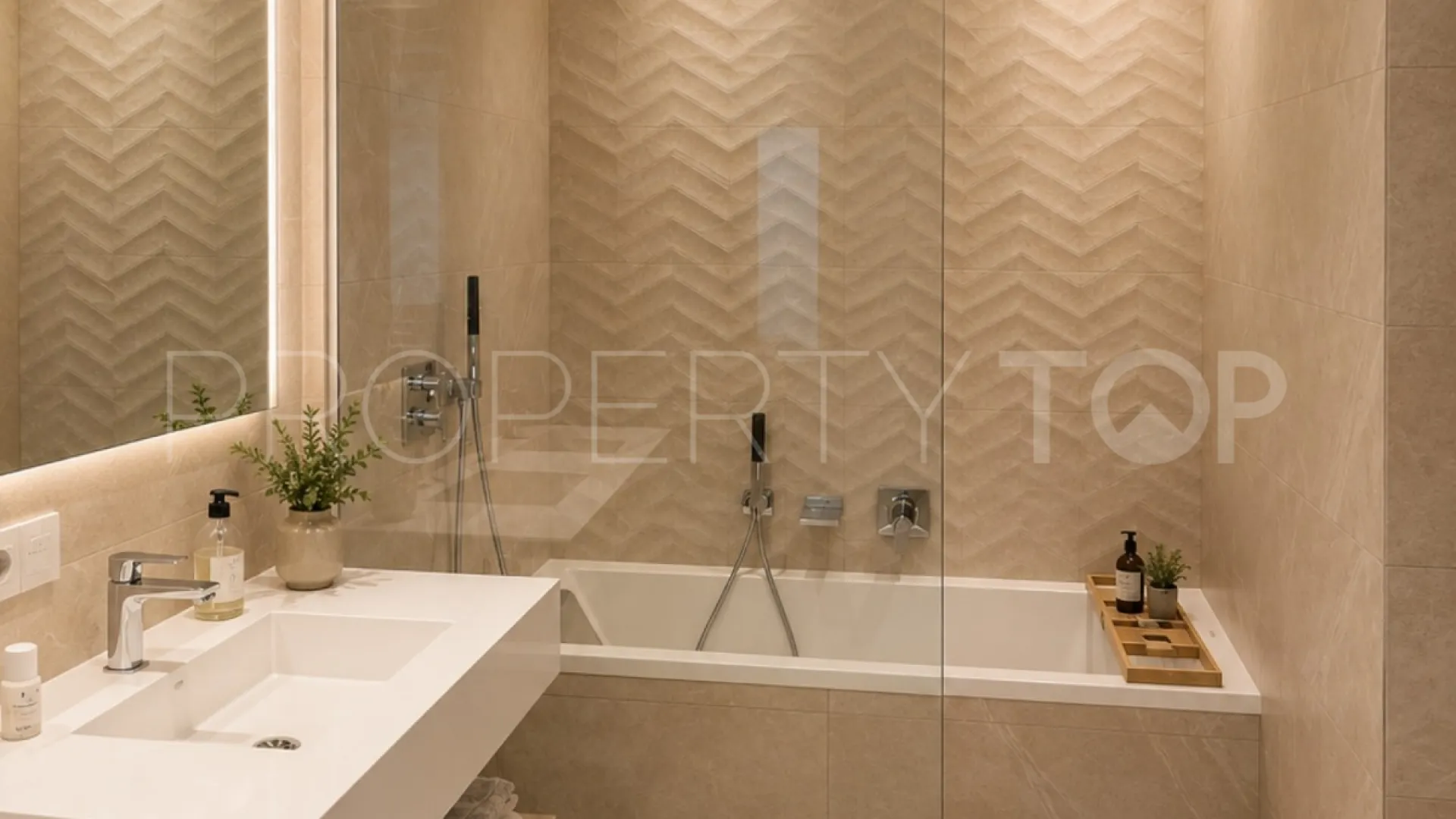 Apartamento planta baja en venta en Marbella Este