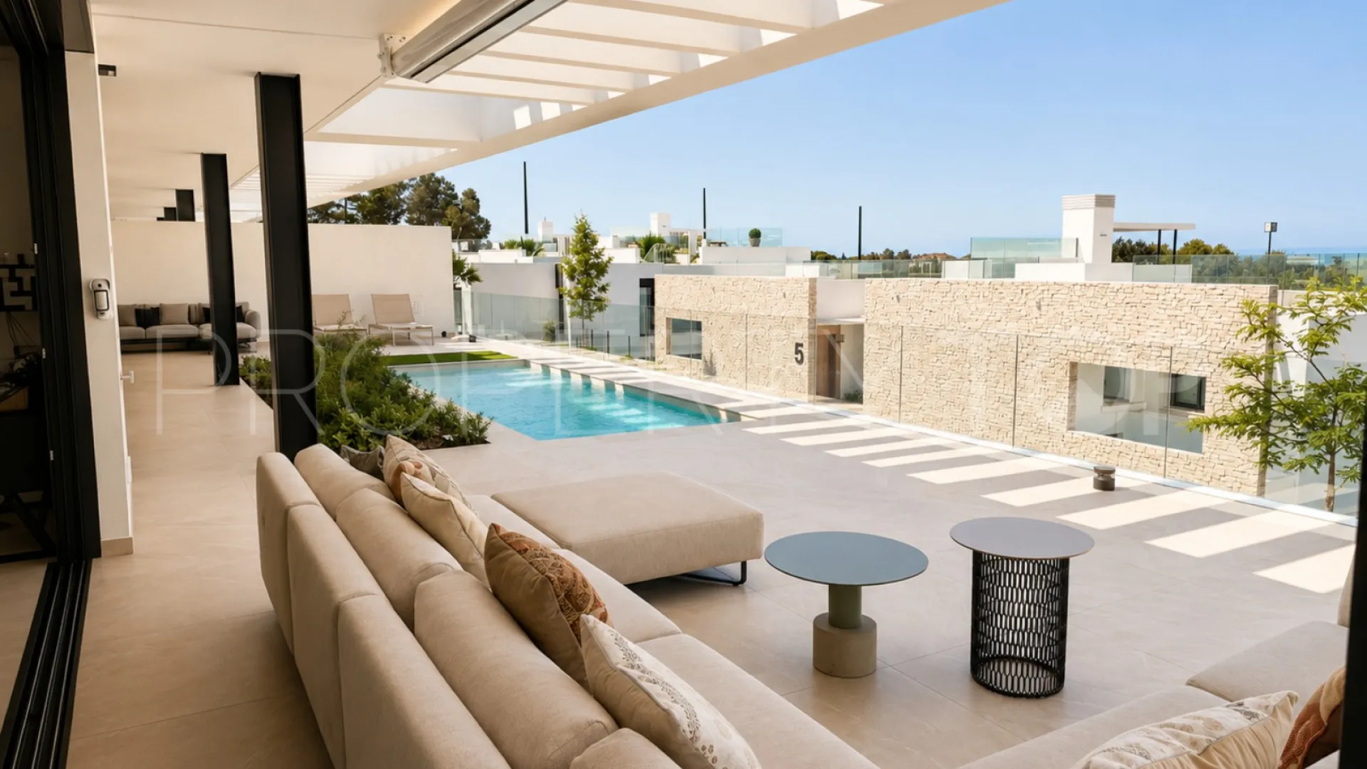 Apartamento planta baja en venta en Marbella Este