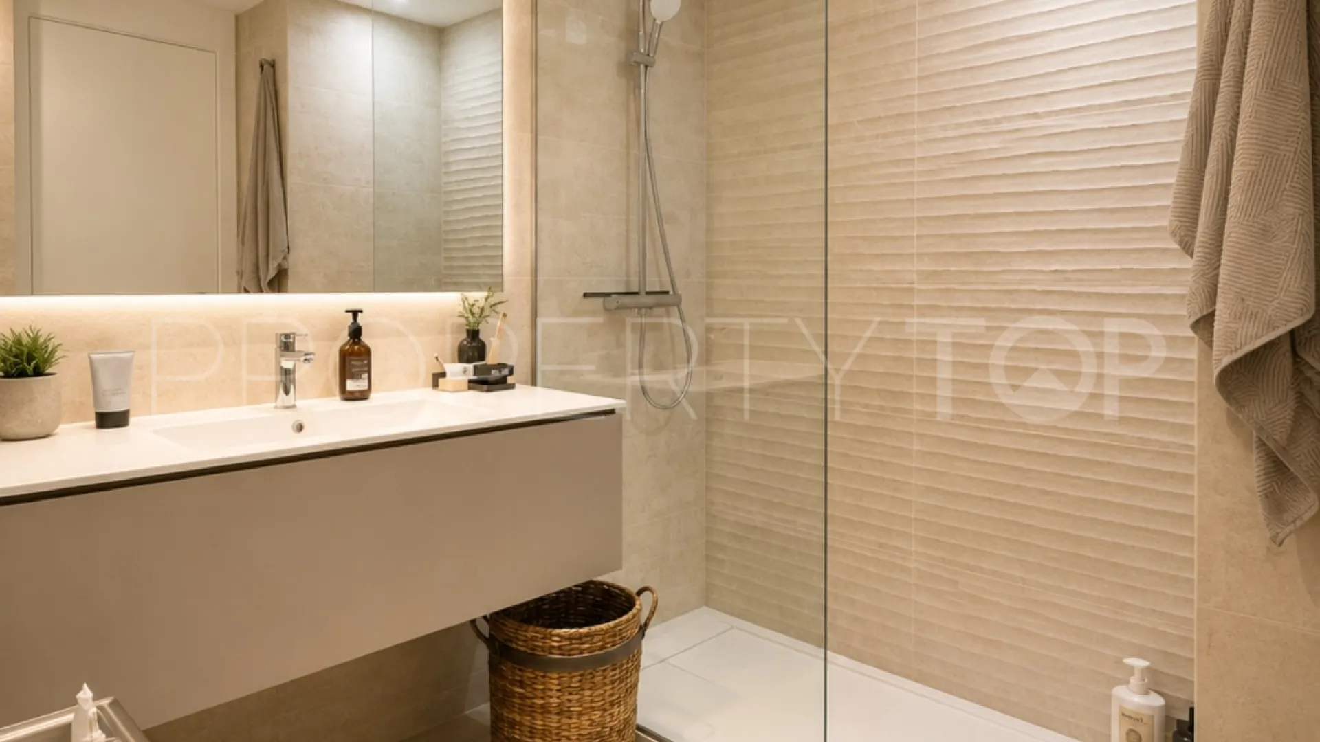 Apartamento planta baja en venta en Marbella Este