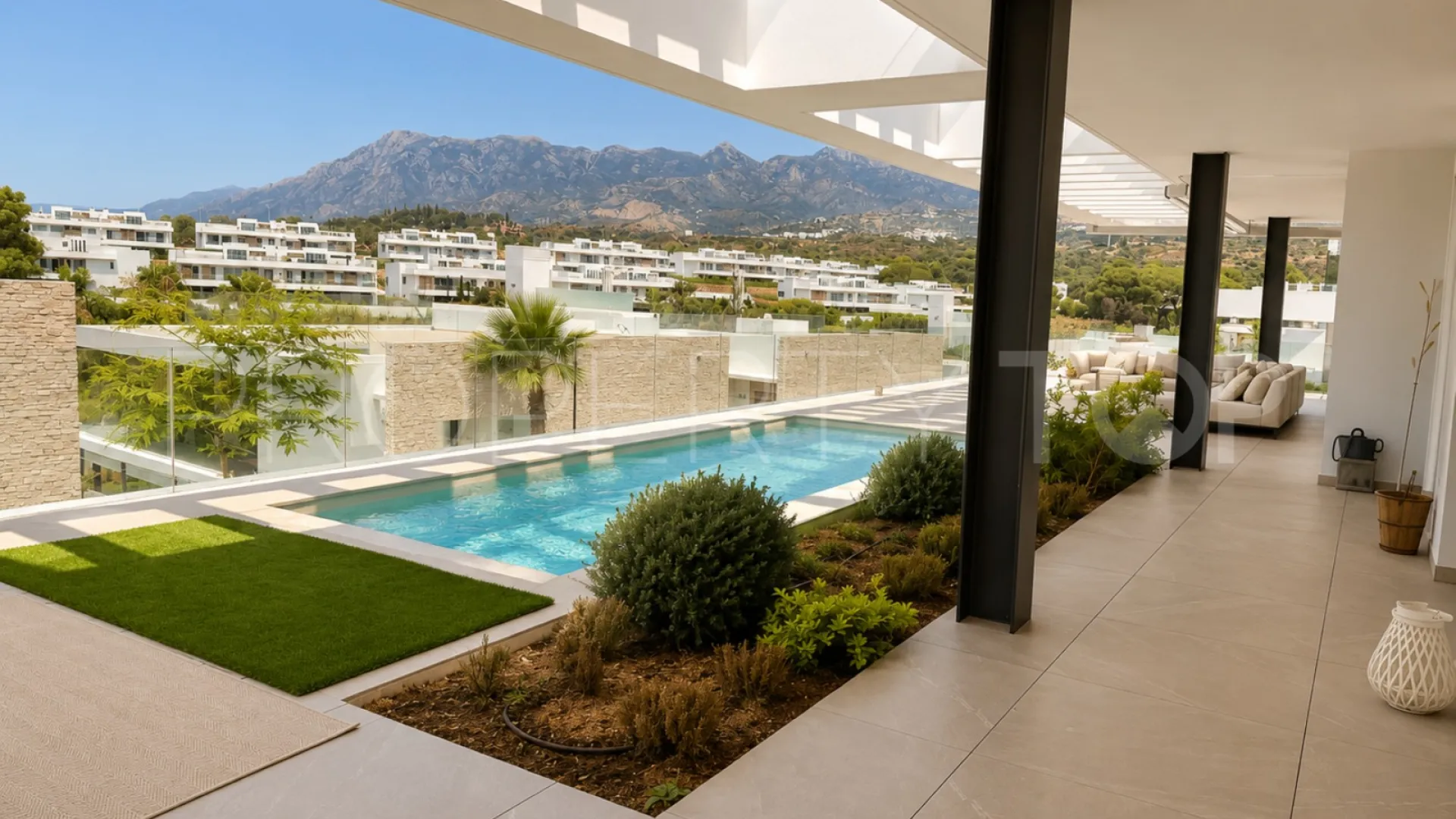 Apartamento planta baja en venta en Marbella Este