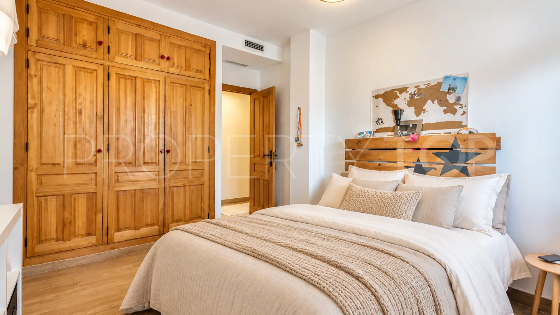 Comprar villa con 5 dormitorios en Marbella Este