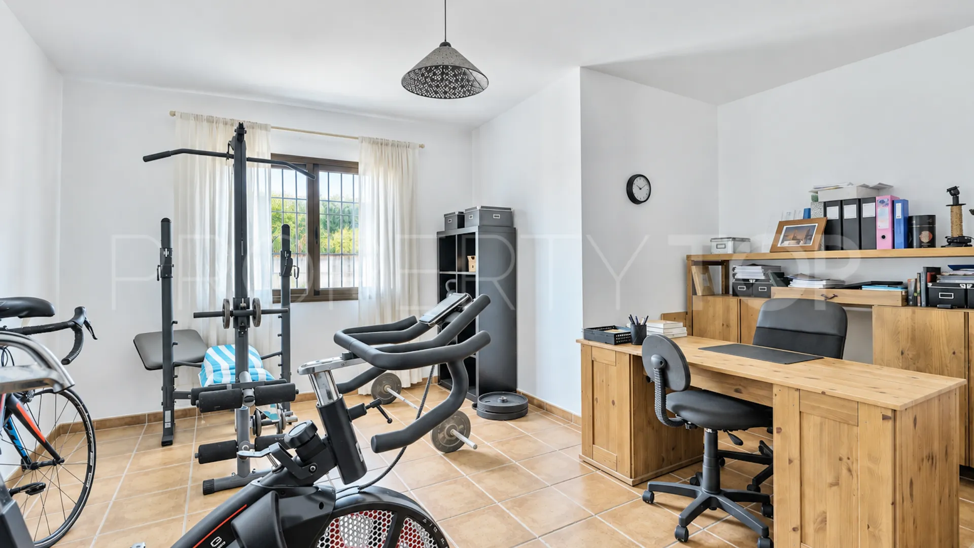 Comprar villa con 5 dormitorios en Marbella Este