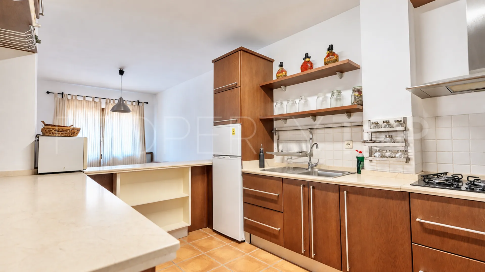 Comprar villa con 5 dormitorios en Marbella Este