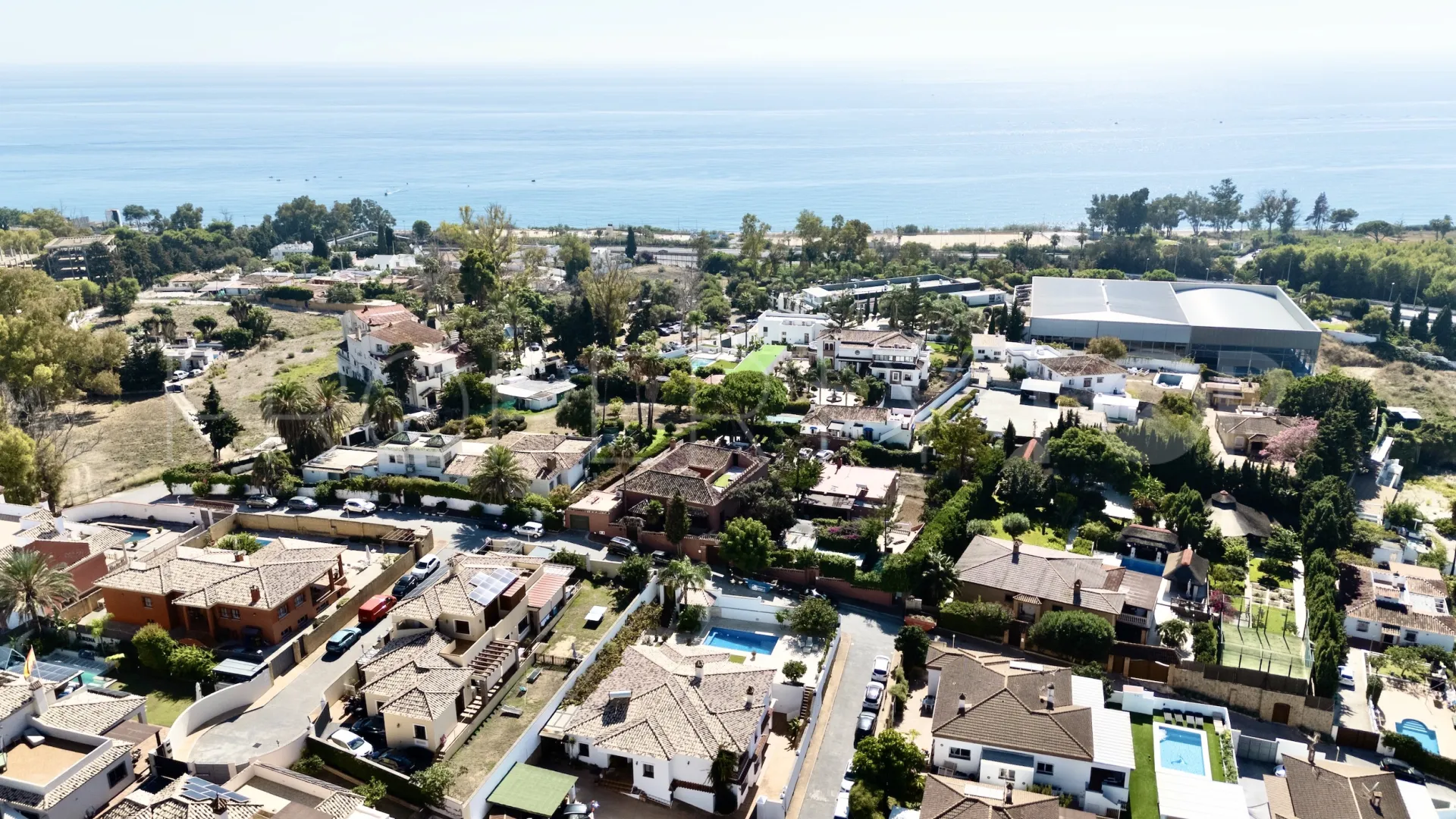 Comprar villa con 5 dormitorios en Marbella Este