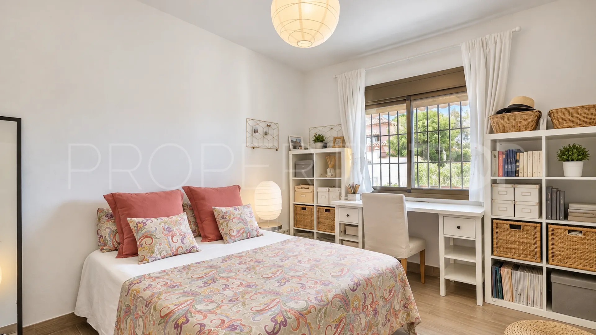 Comprar villa con 5 dormitorios en Marbella Este