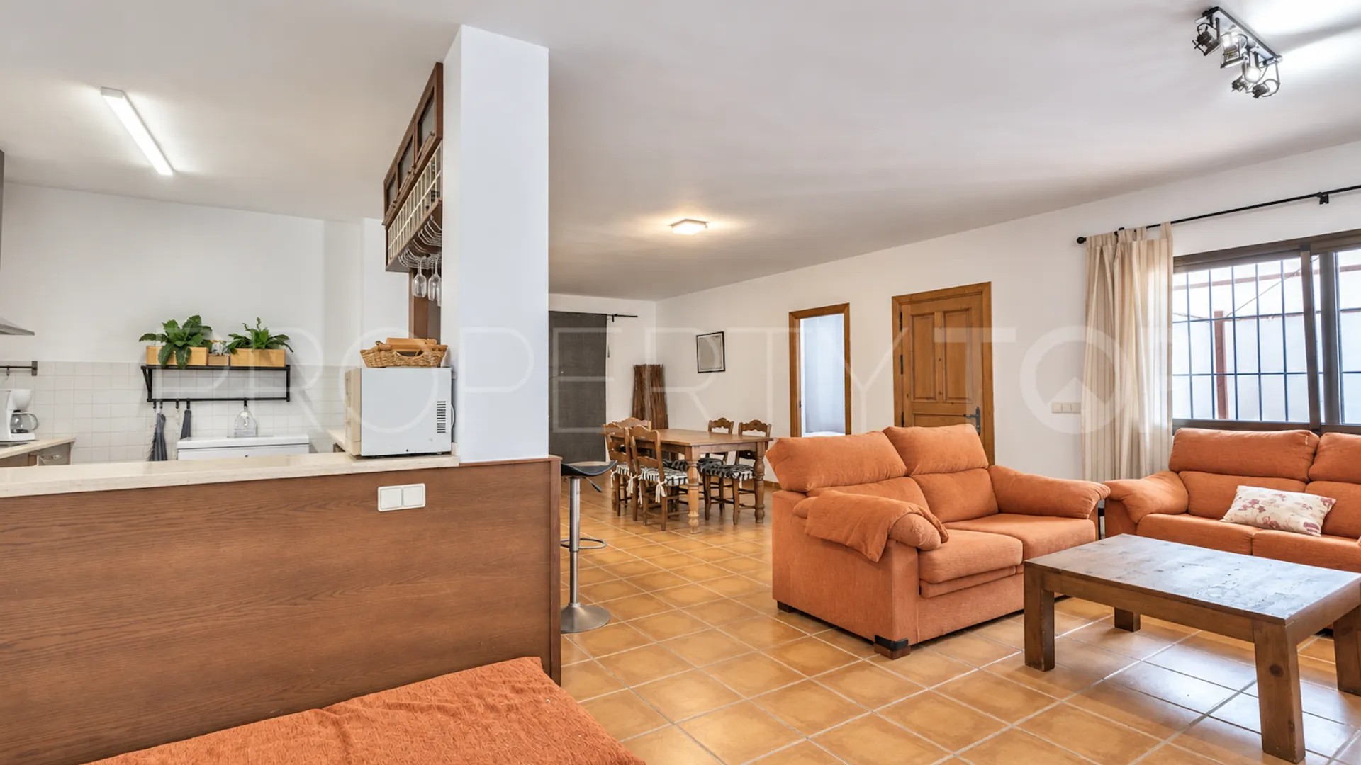 Comprar villa con 5 dormitorios en Marbella Este