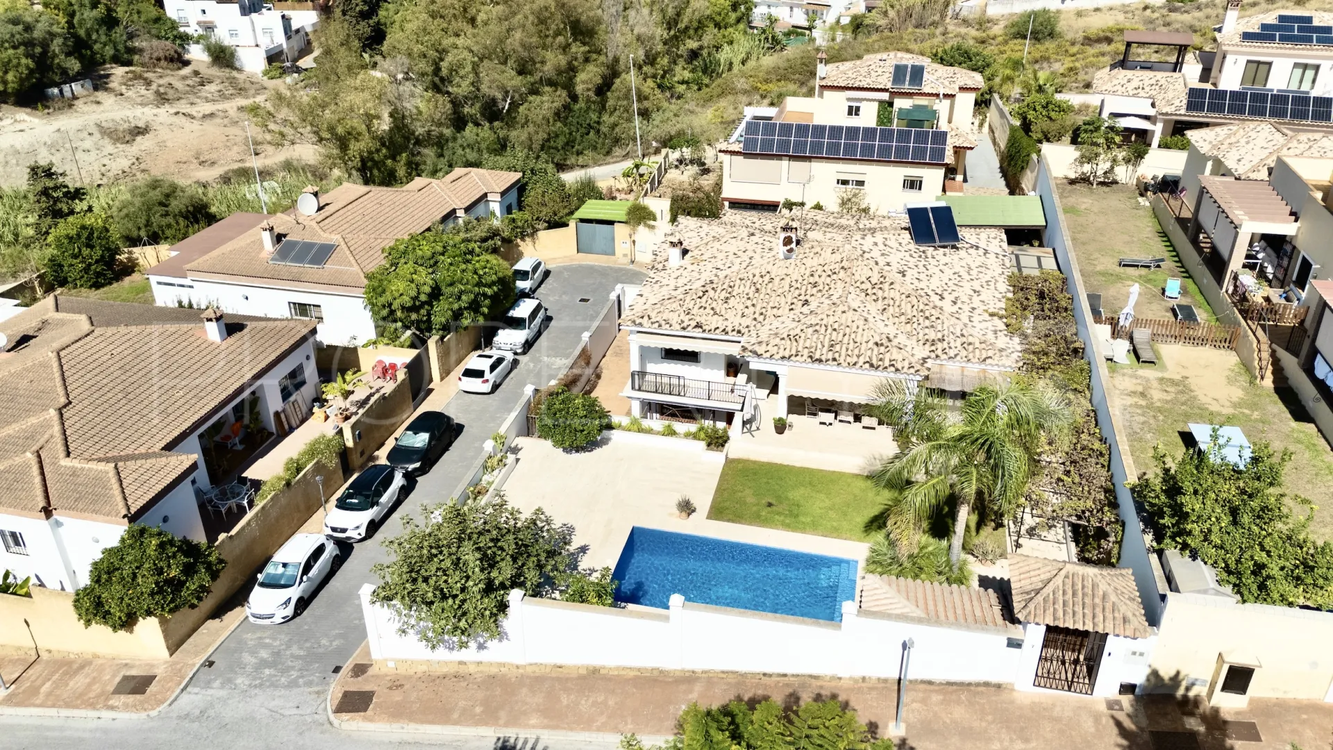 Comprar villa con 5 dormitorios en Marbella Este