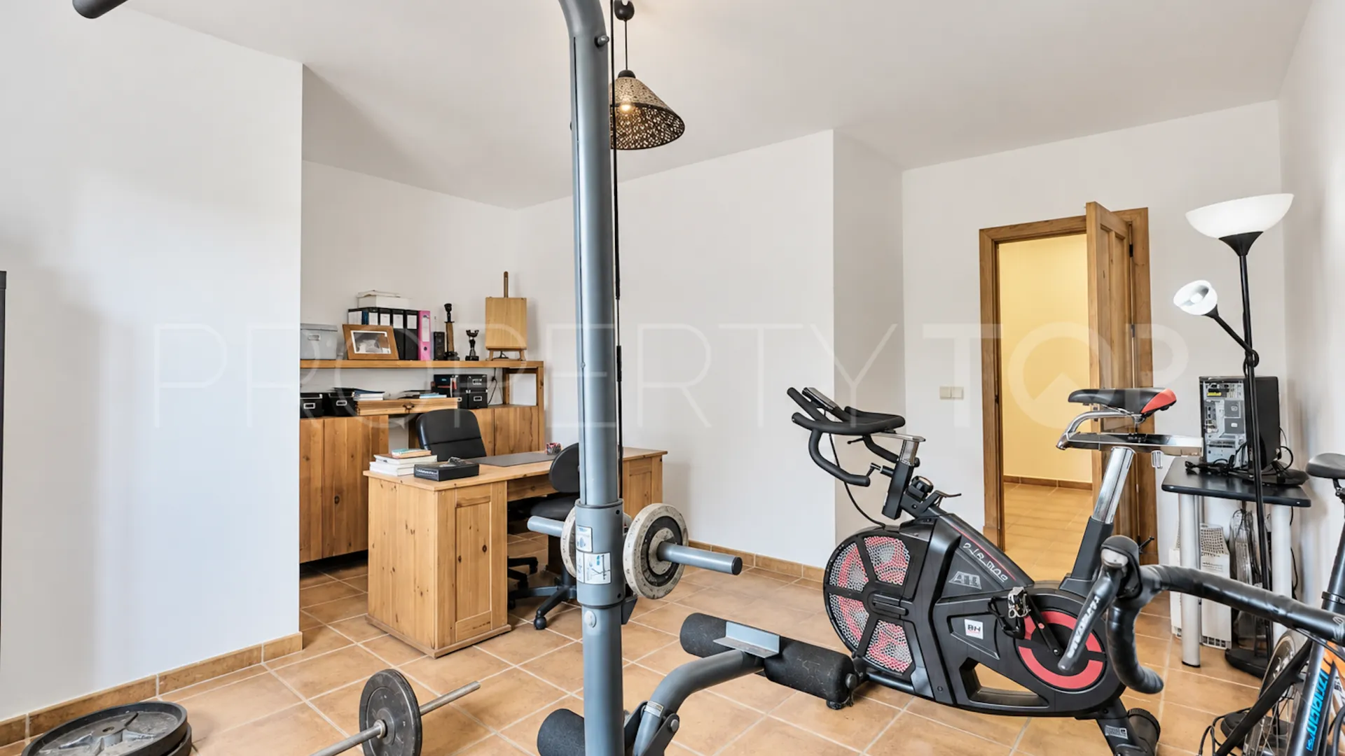 Comprar villa con 5 dormitorios en Marbella Este