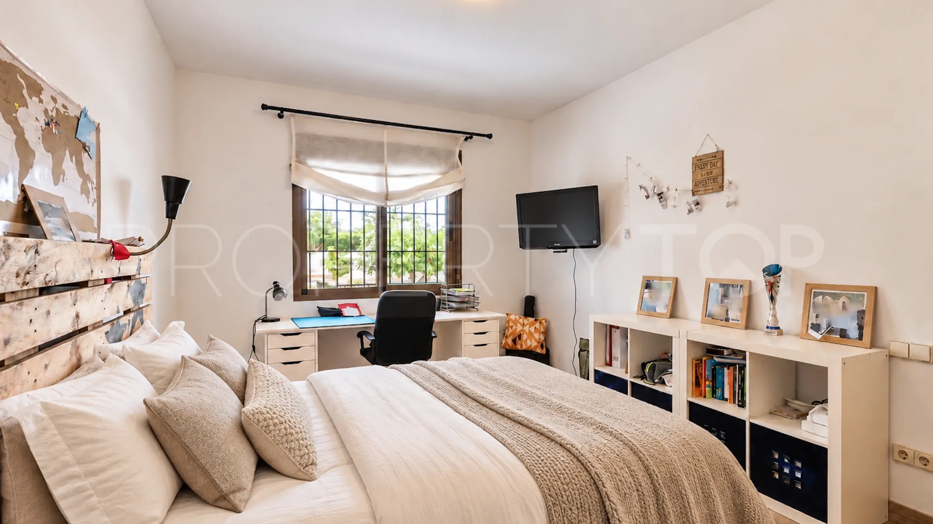 Comprar villa con 5 dormitorios en Marbella Este