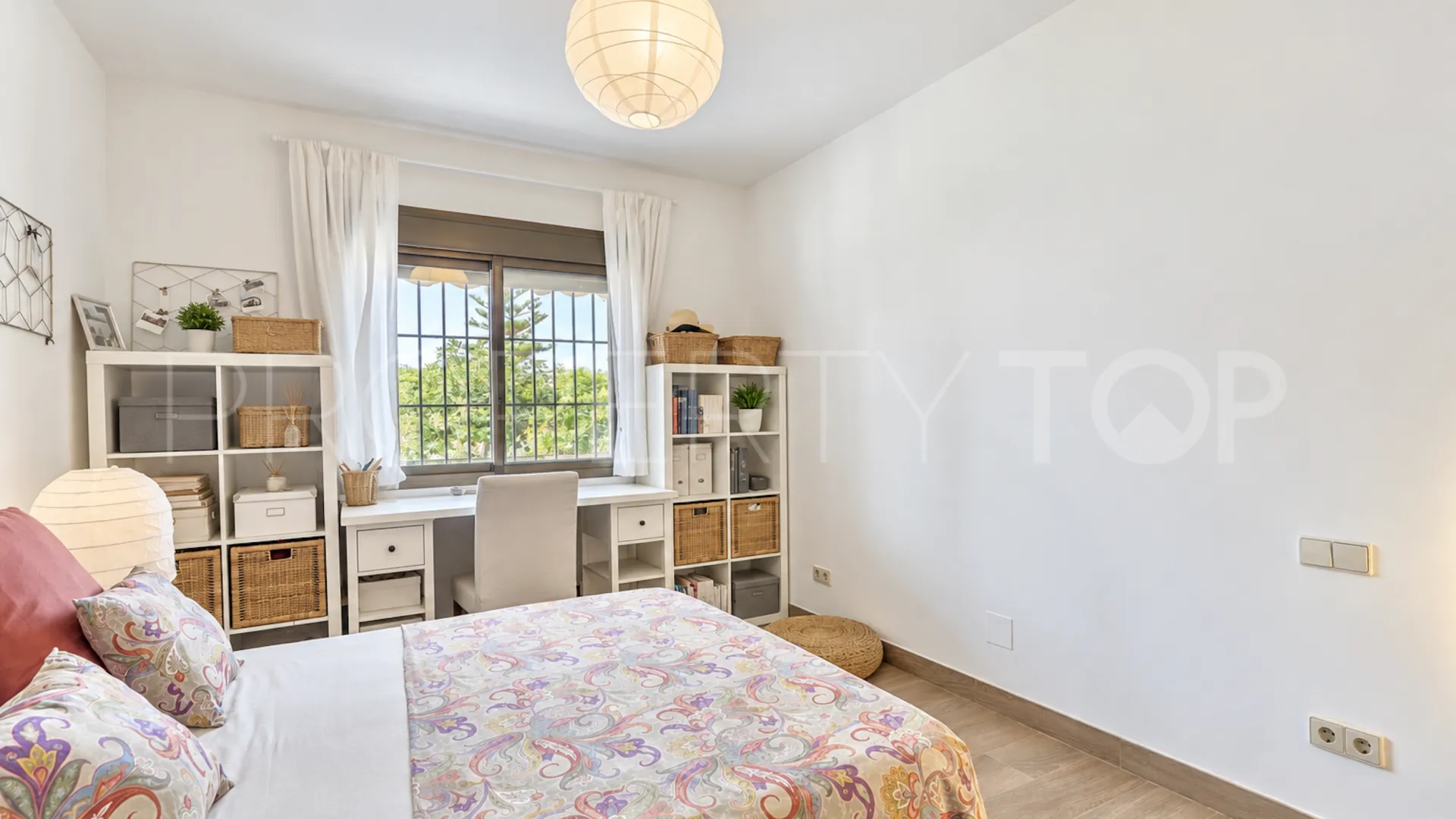 Comprar villa con 5 dormitorios en Marbella Este