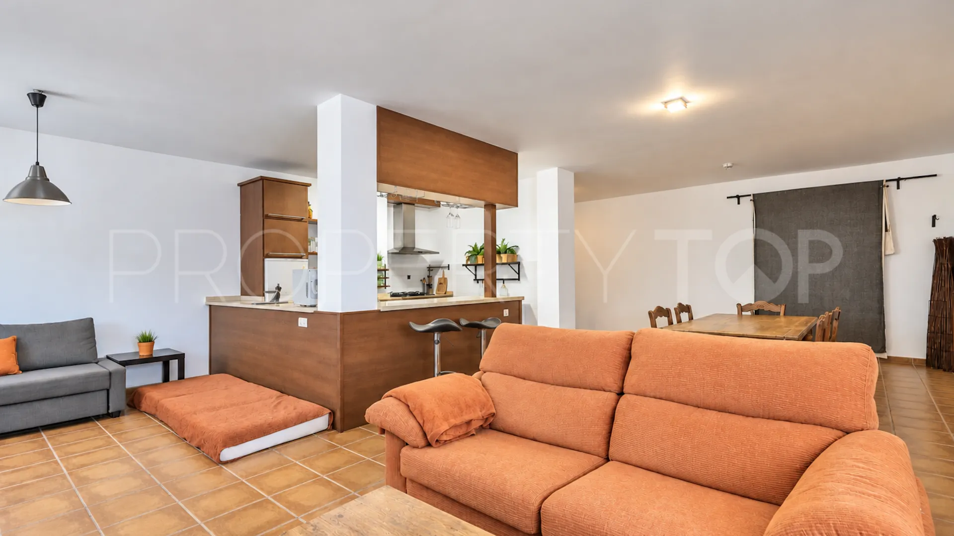 Comprar villa con 5 dormitorios en Marbella Este