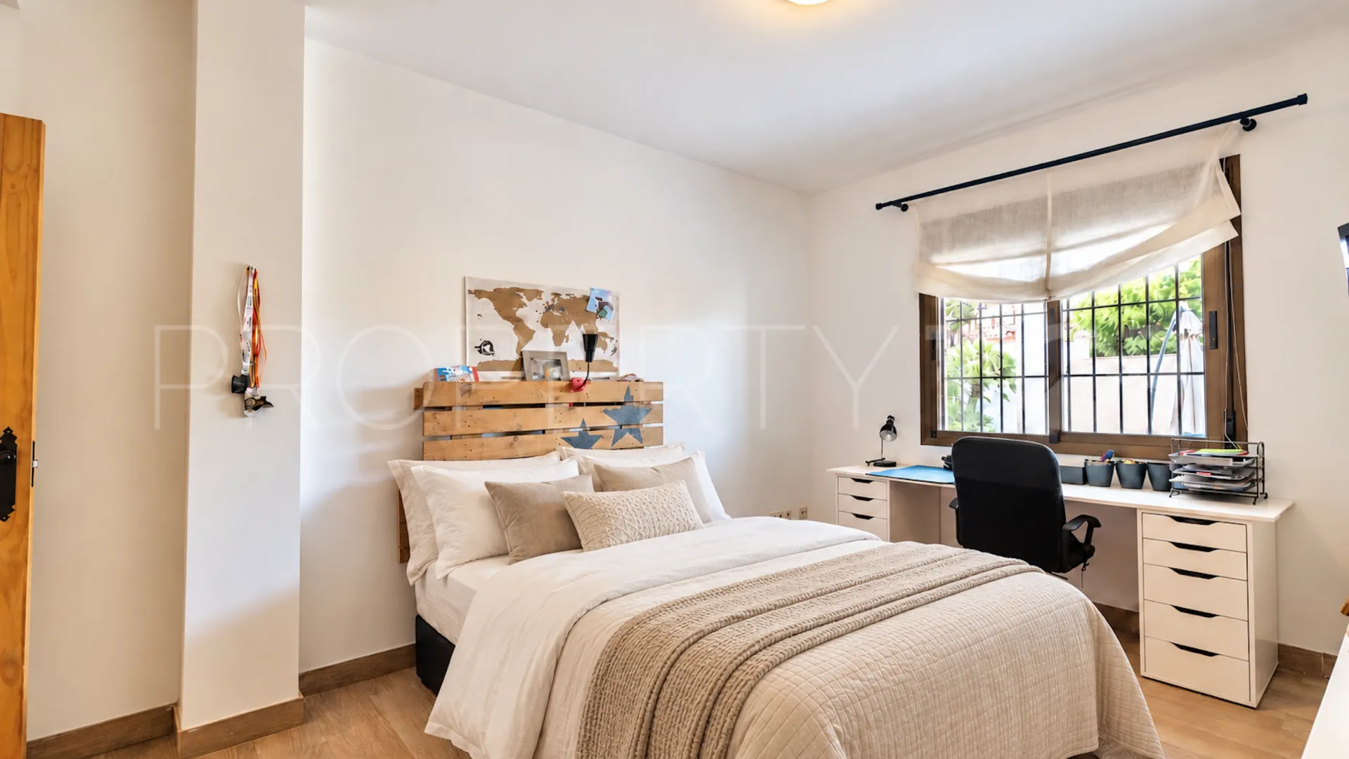 Comprar villa con 5 dormitorios en Marbella Este