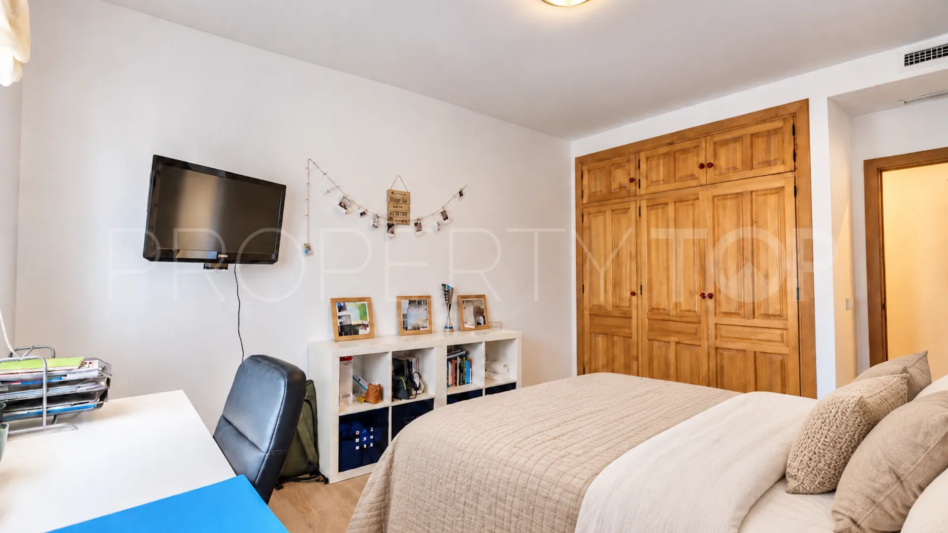Comprar villa con 5 dormitorios en Marbella Este