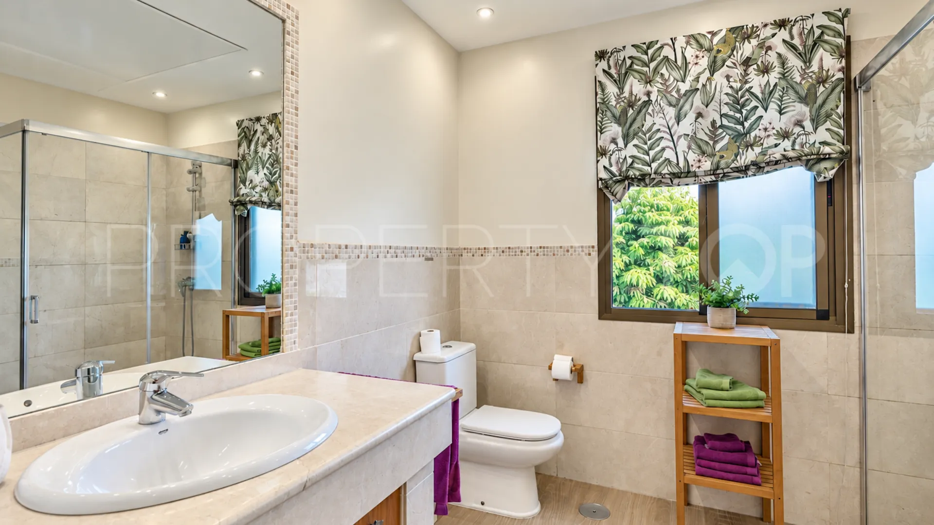 Comprar villa con 5 dormitorios en Marbella Este