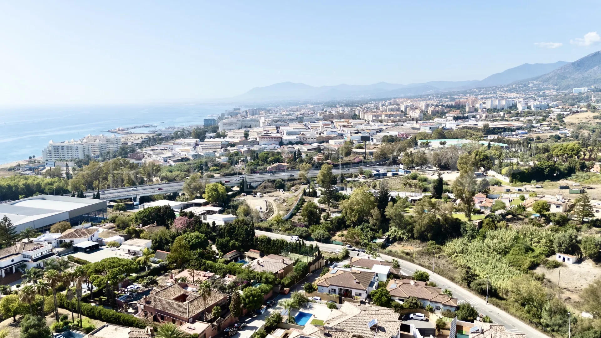 Comprar villa con 5 dormitorios en Marbella Este