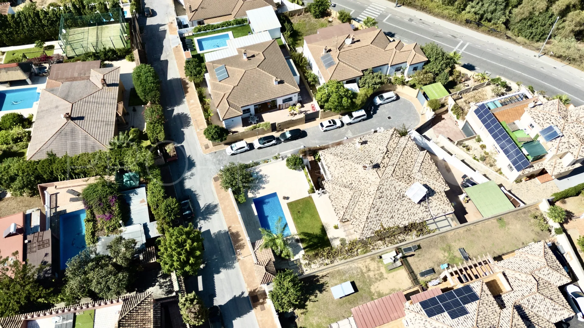 Comprar villa con 5 dormitorios en Marbella Este