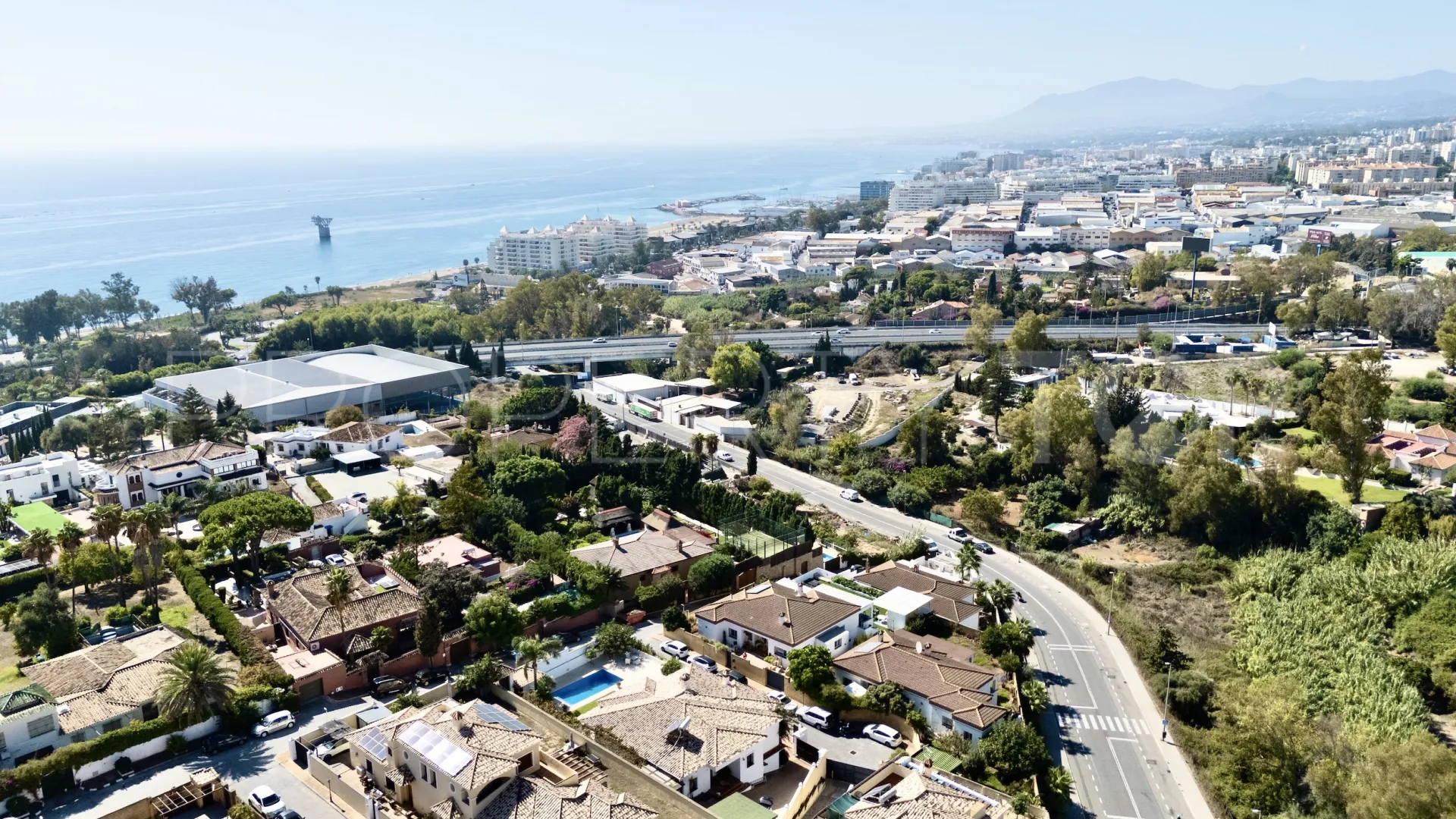 Comprar villa con 5 dormitorios en Marbella Este