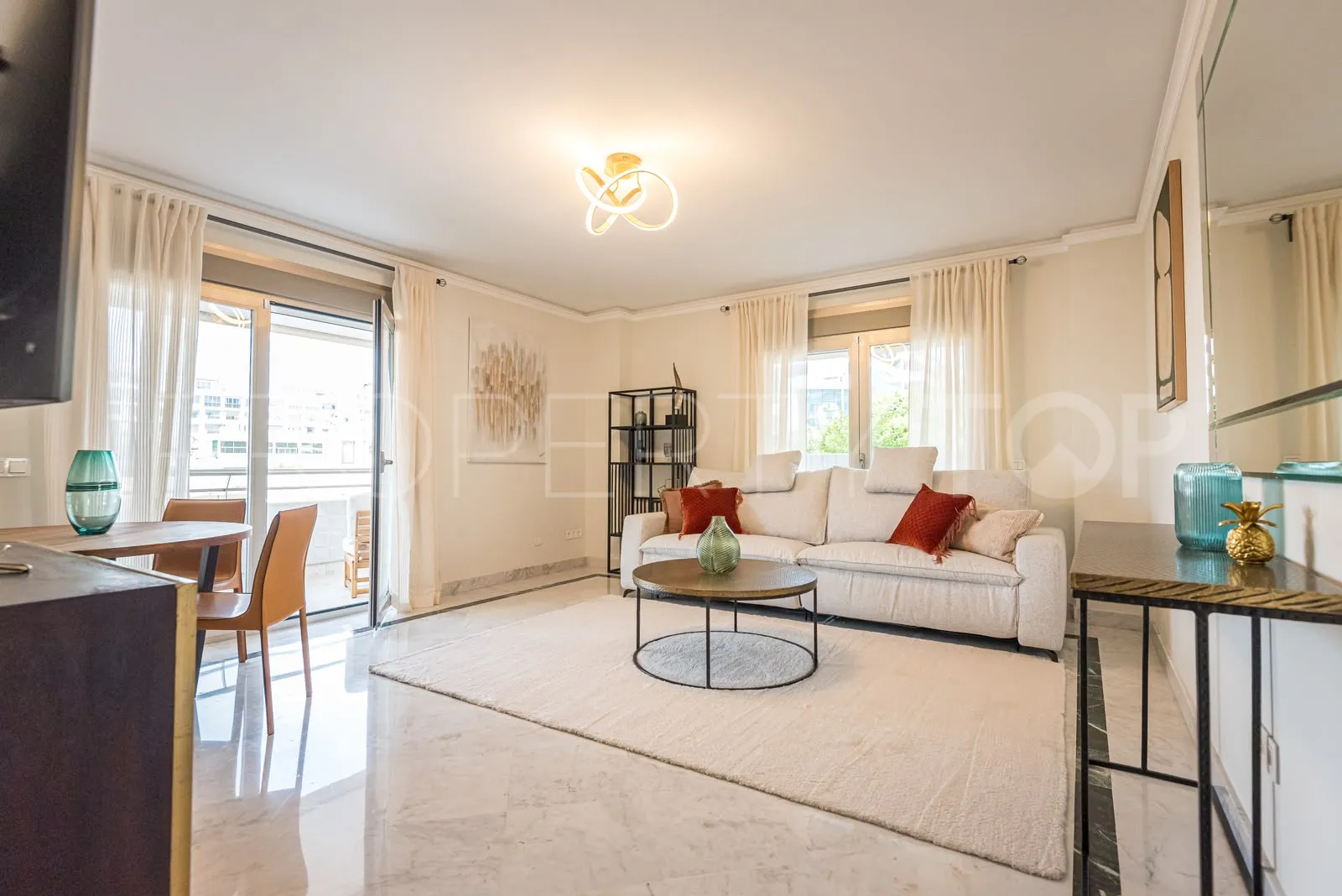 Apartamento a la venta de 2 dormitorios en Marbella - Puerto Banus