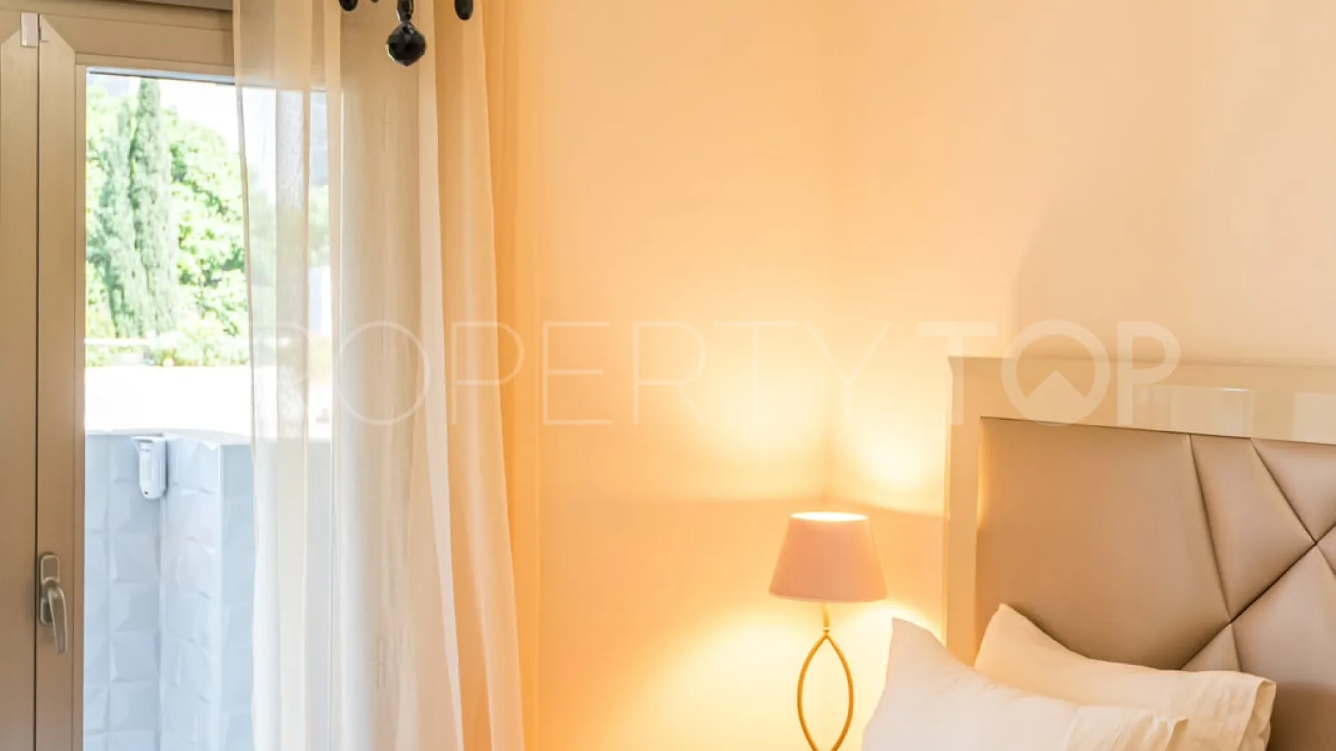Apartamento a la venta de 2 dormitorios en Marbella - Puerto Banus