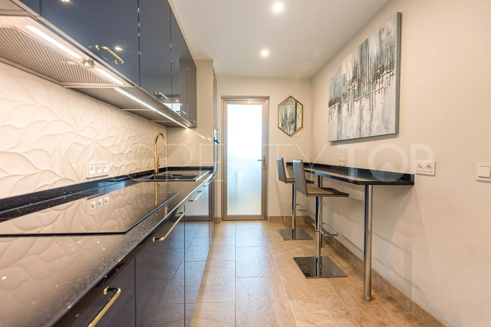 Apartamento a la venta de 2 dormitorios en Marbella - Puerto Banus