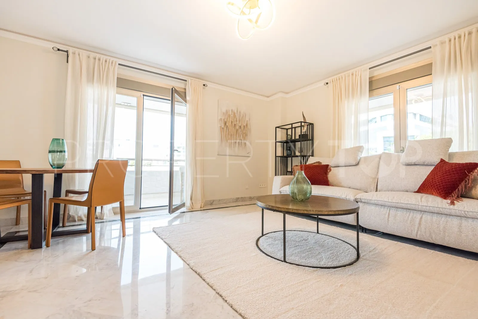 Apartamento a la venta de 2 dormitorios en Marbella - Puerto Banus