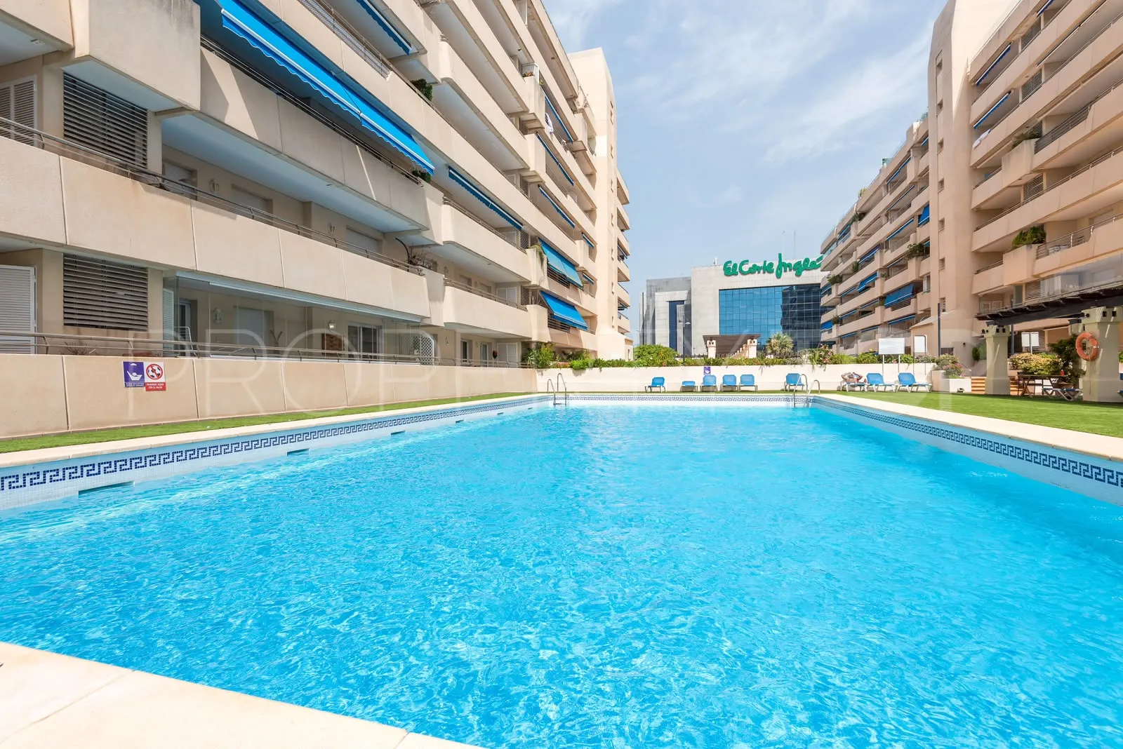 Apartamento a la venta de 2 dormitorios en Marbella - Puerto Banus