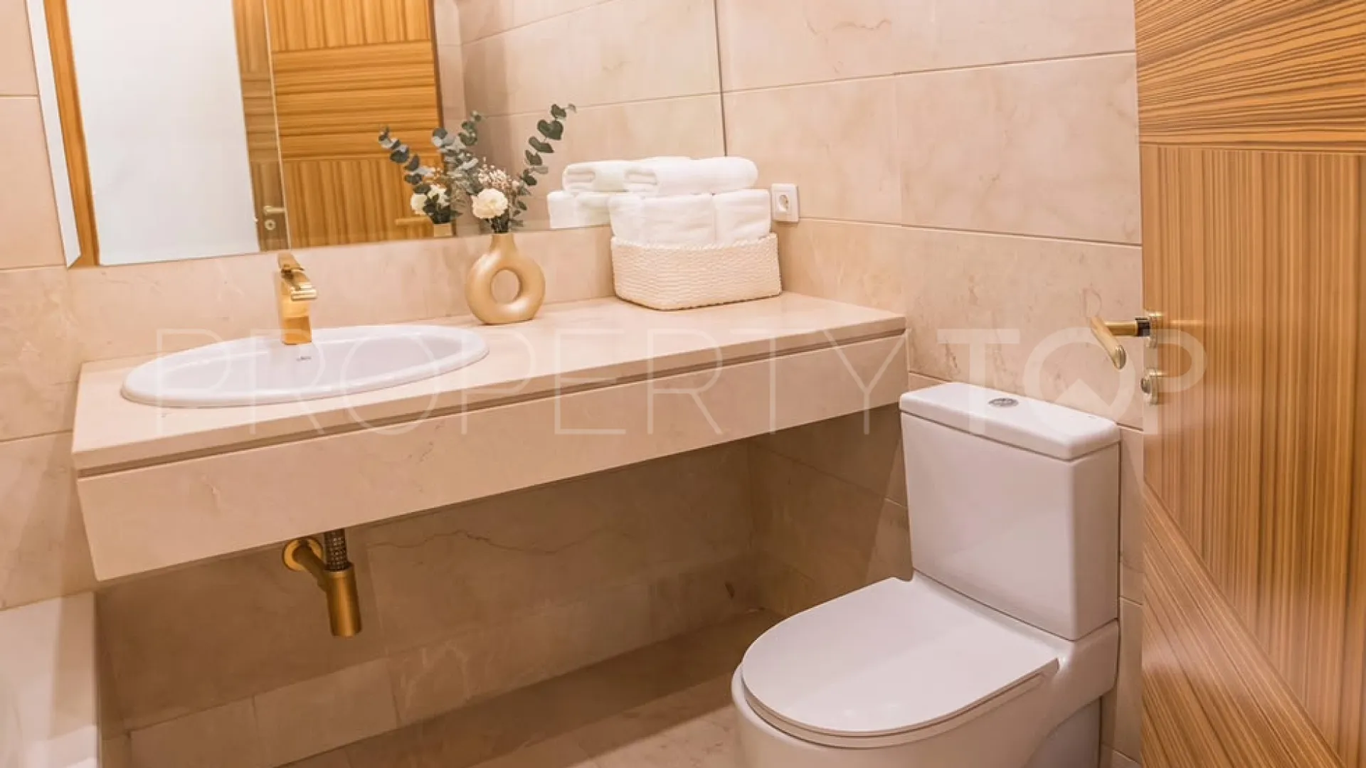 Apartamento a la venta de 2 dormitorios en Marbella - Puerto Banus