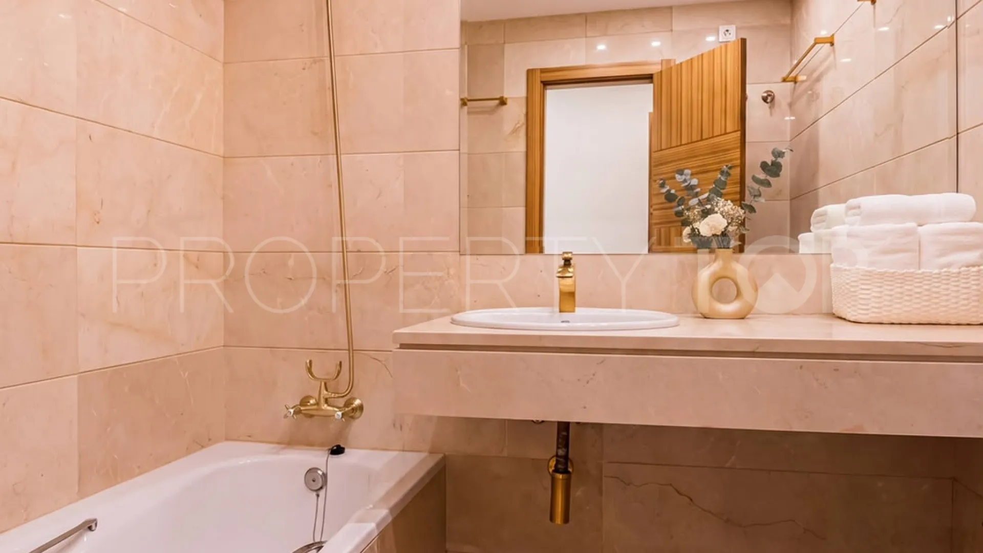 Apartamento a la venta de 2 dormitorios en Marbella - Puerto Banus