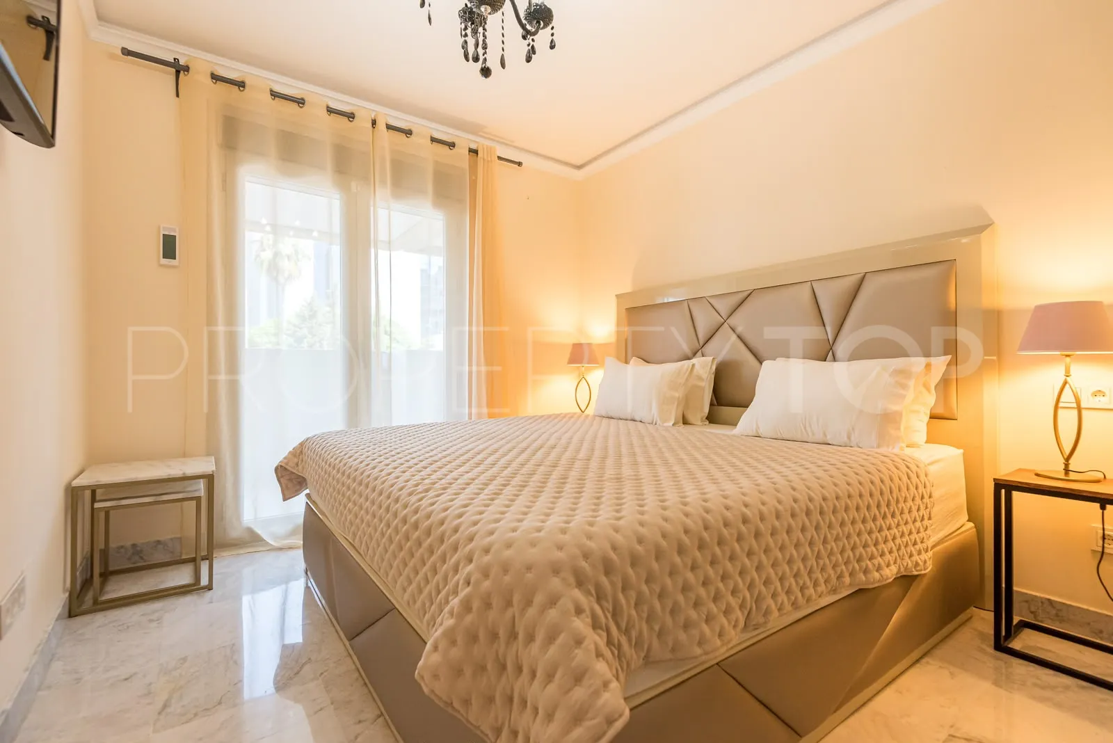 Apartamento a la venta de 2 dormitorios en Marbella - Puerto Banus