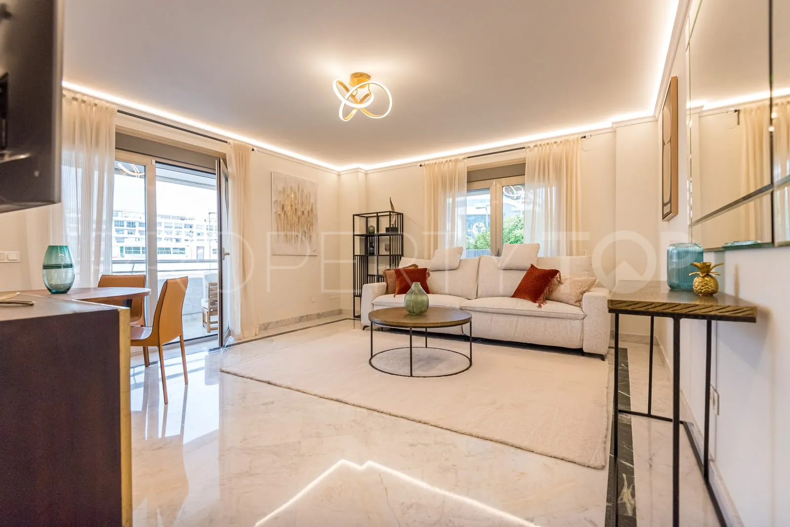 Apartamento a la venta de 2 dormitorios en Marbella - Puerto Banus