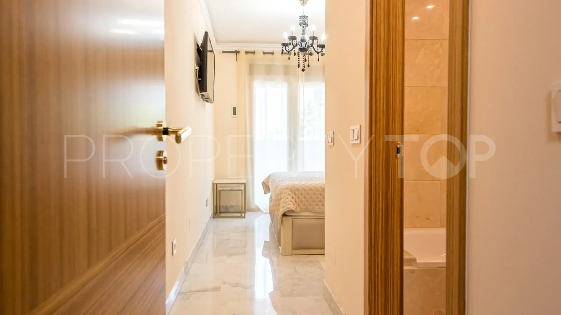 Apartamento a la venta de 2 dormitorios en Marbella - Puerto Banus