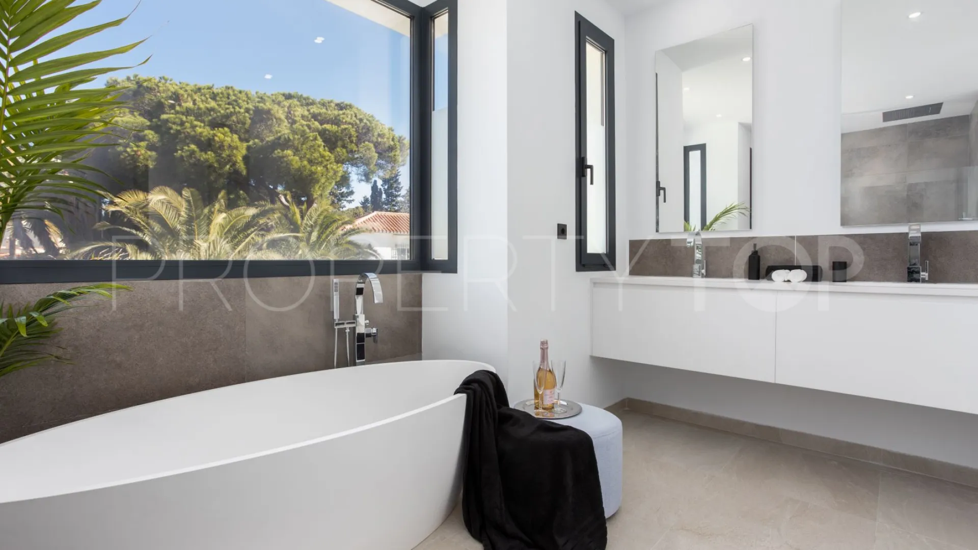 5 bedrooms house for sale in Marbesa