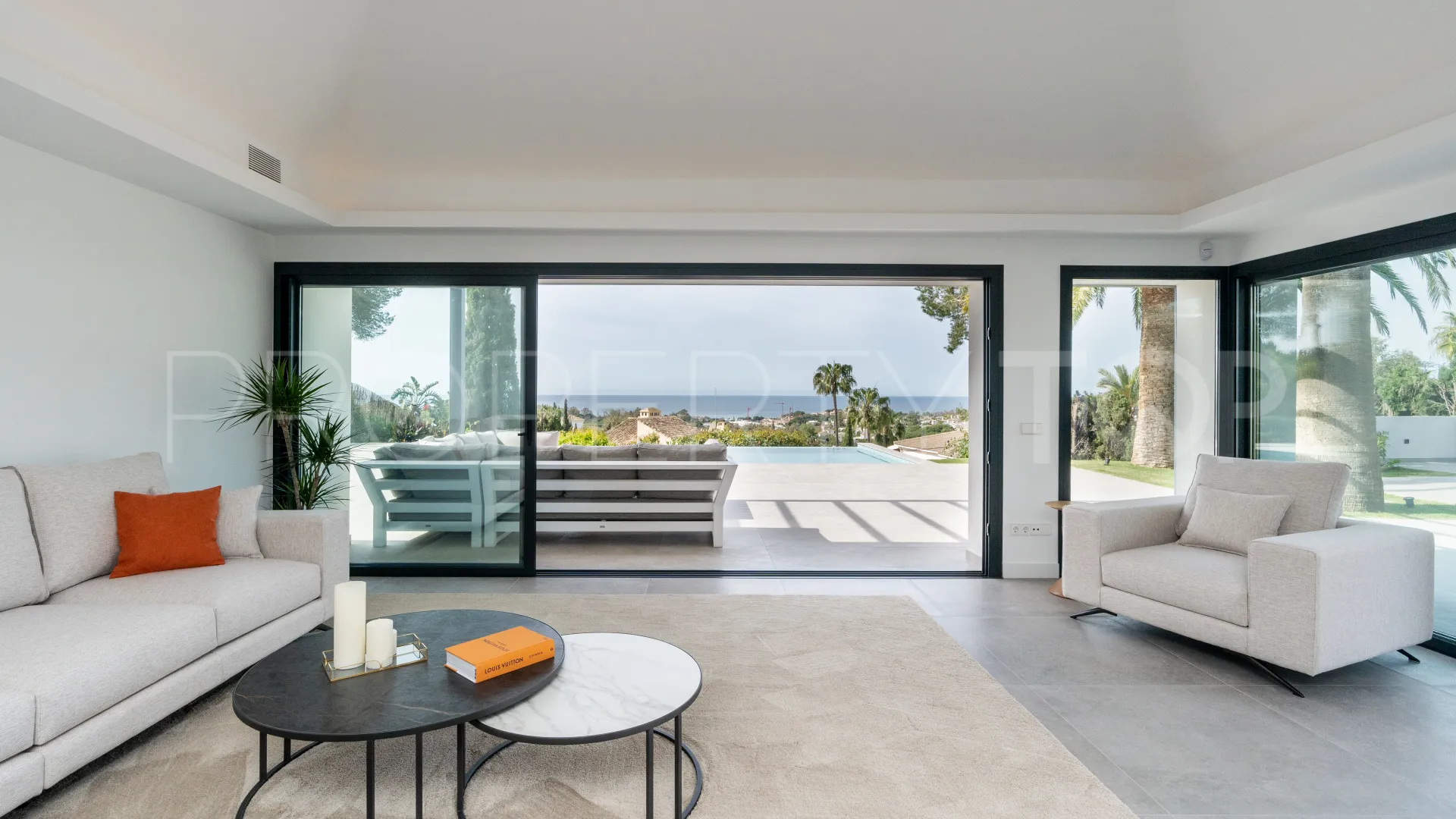 4 bedrooms house in Elviria for sale