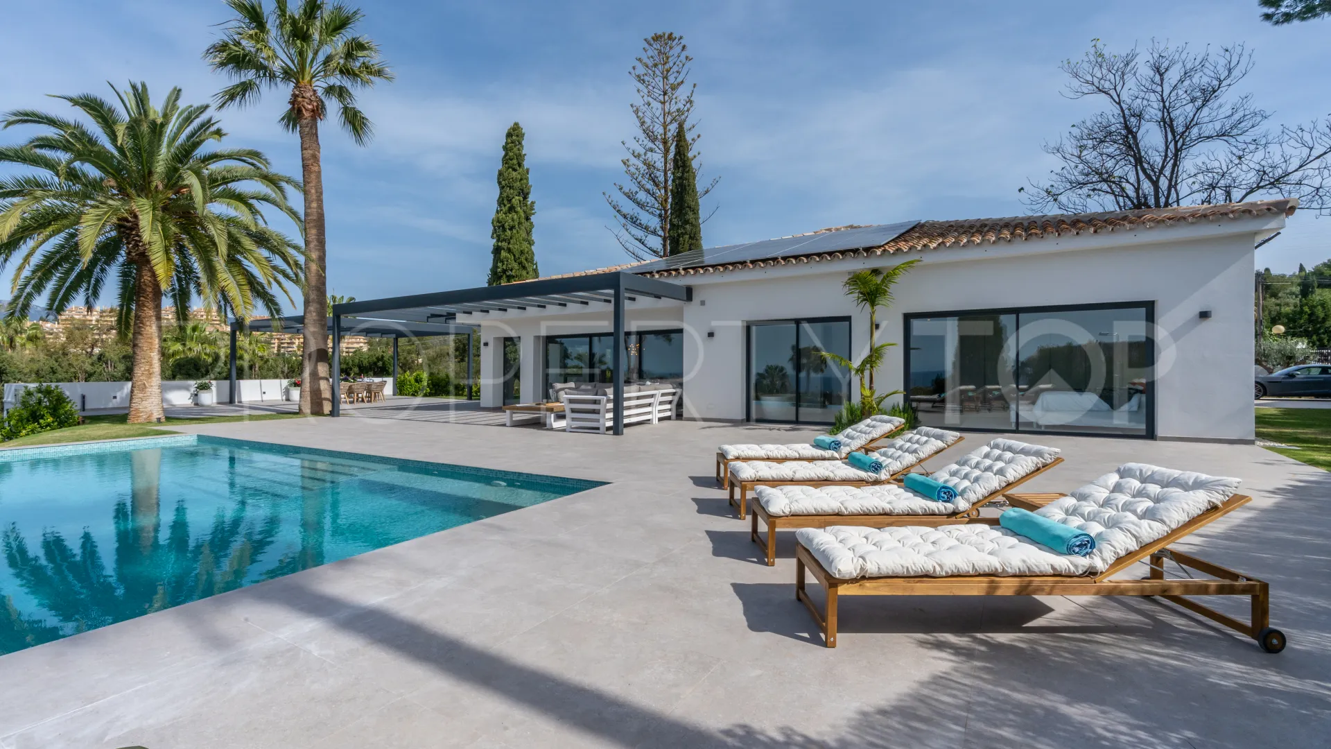 4 bedrooms house in Elviria for sale