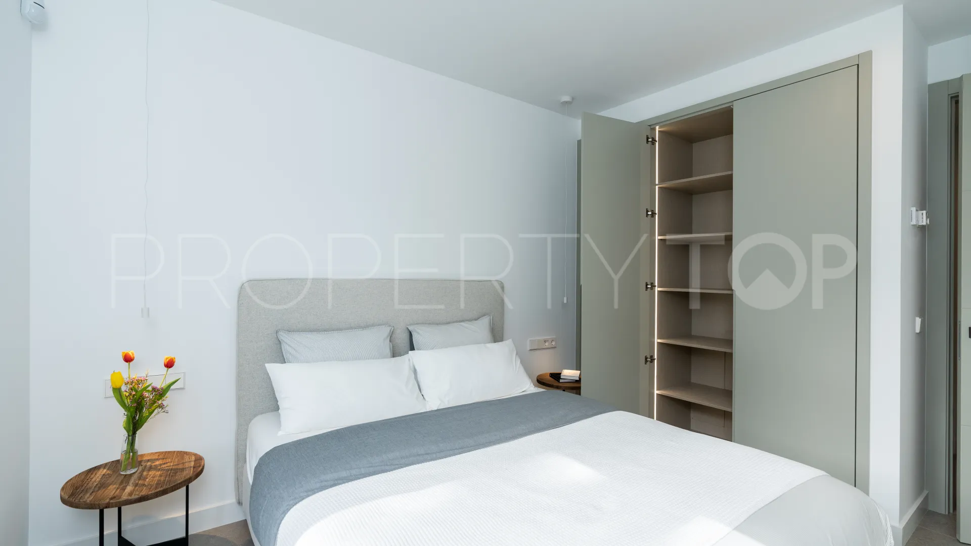4 bedrooms house in Elviria for sale