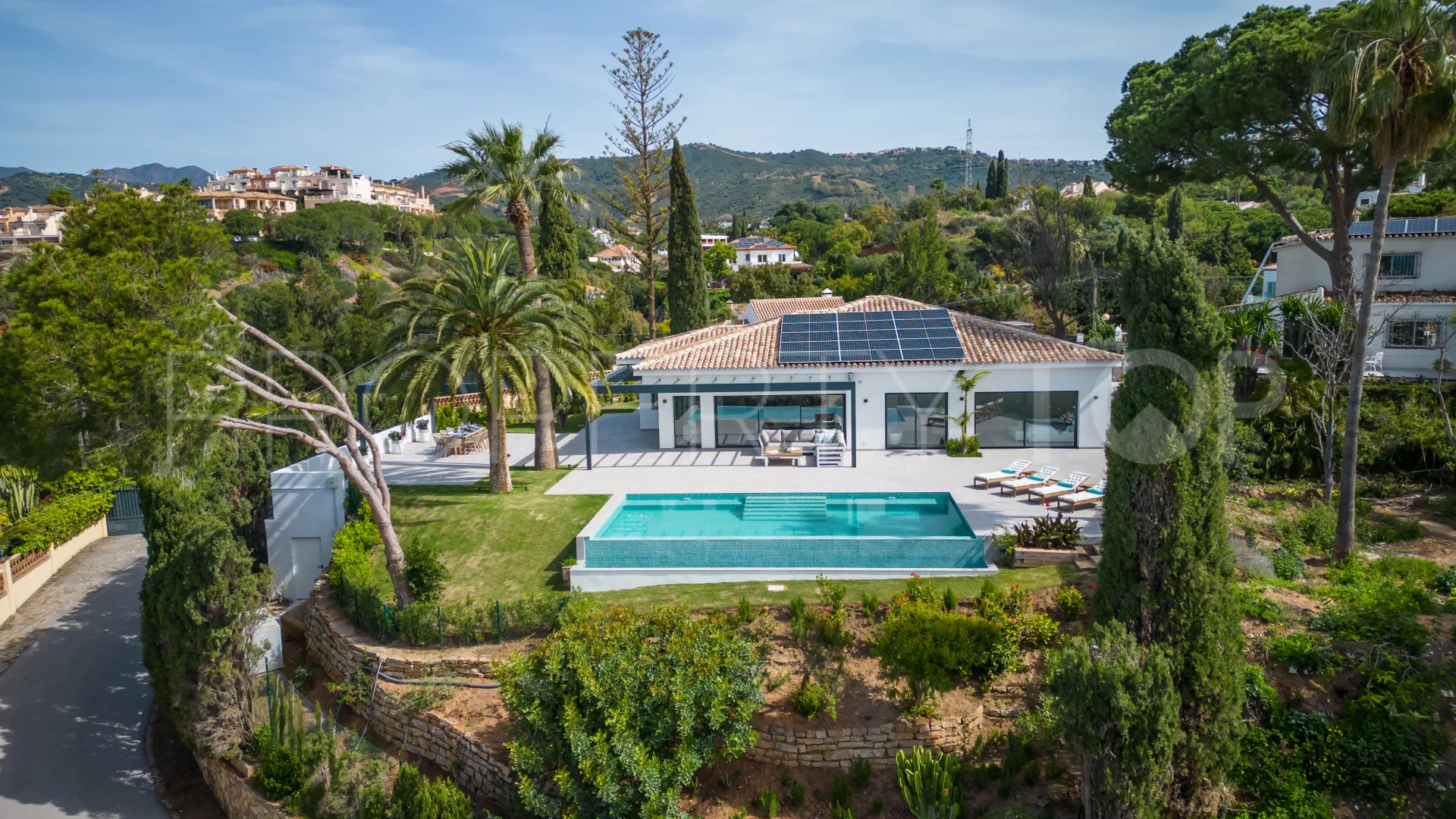 4 bedrooms house in Elviria for sale