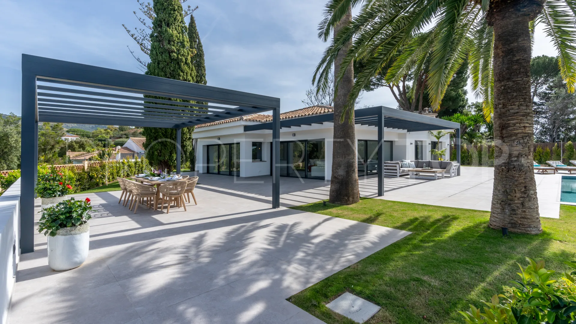 4 bedrooms house in Elviria for sale