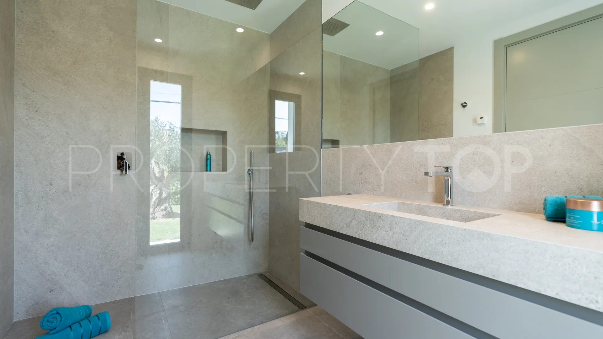 4 bedrooms house in Elviria for sale