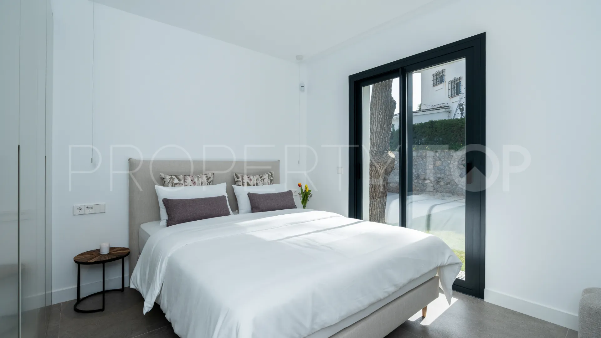4 bedrooms house in Elviria for sale