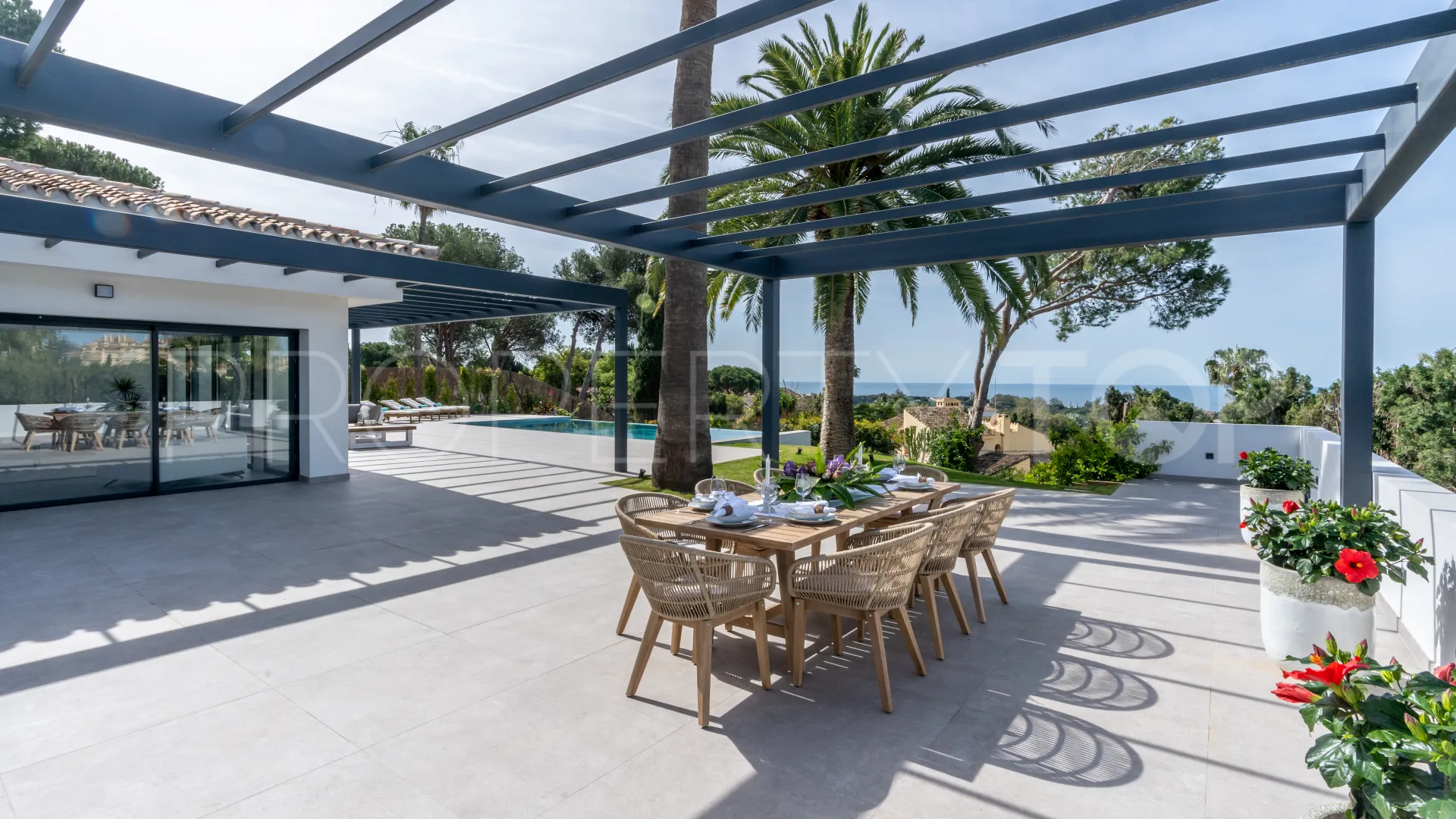 4 bedrooms house in Elviria for sale