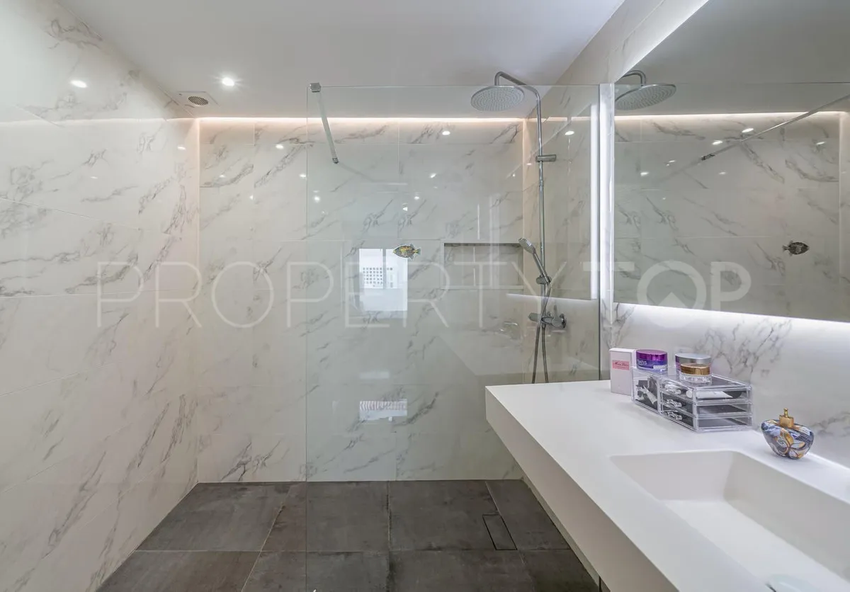 3 bedrooms Nueva Andalucia ground floor apartment for sale